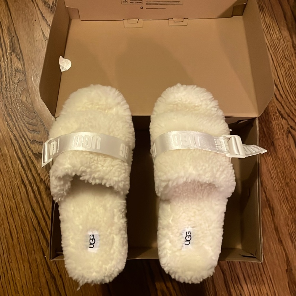New in box new with tags Ugg Fluffita shoes